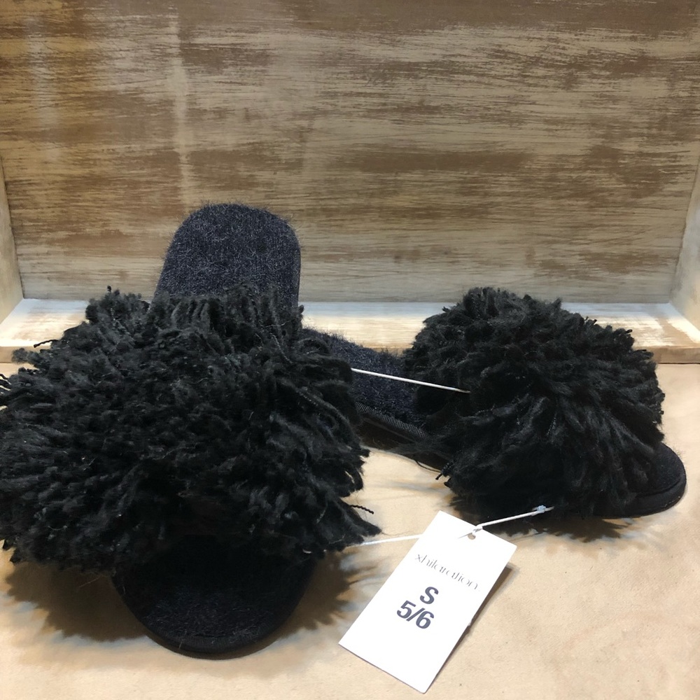 Women’s Regina Shaggy Slippers, NWT